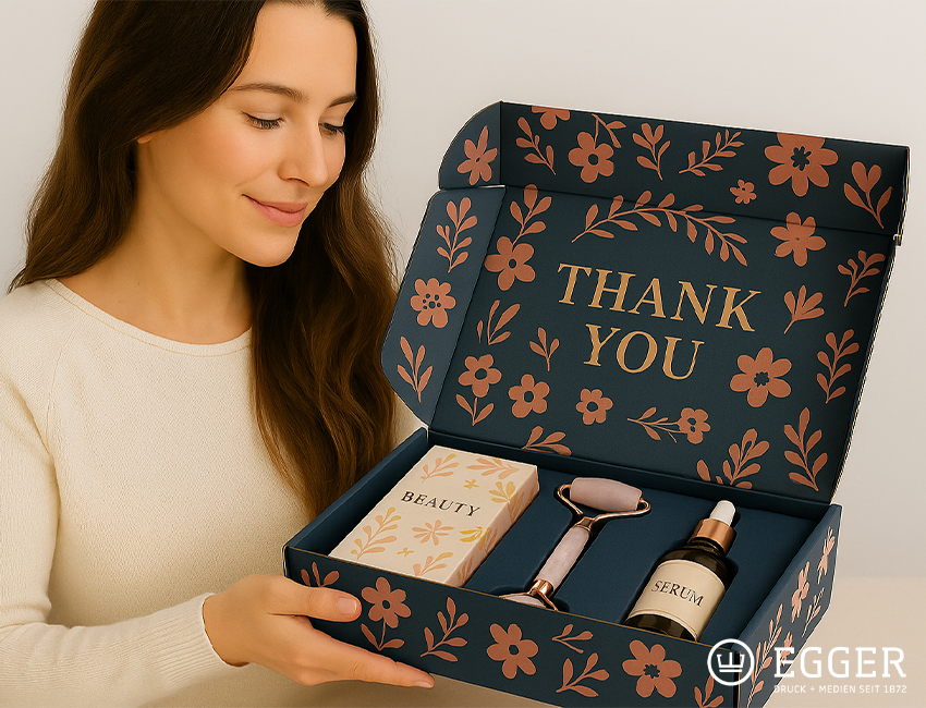 Beidseitig bedruckter Versandkarton Unboxing