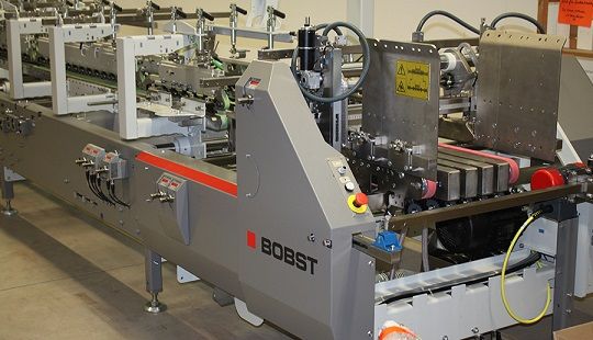 Soll für eine effizientere Produktion bei EGGER sorgen: die neue BOBST Visionfold 80 A2