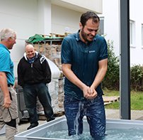 Bassel Farroukh kam 2015 als syrischer Flüchtling nach Deutschland. Im September 2016 begann er seine dreijährige Ausbildung zum Medientechnologen Druckweiterverarbeitung.