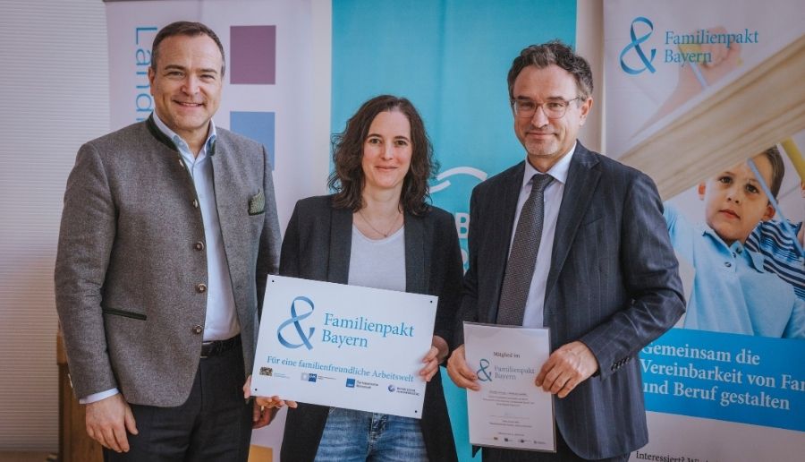 Urkundenüberreichung
