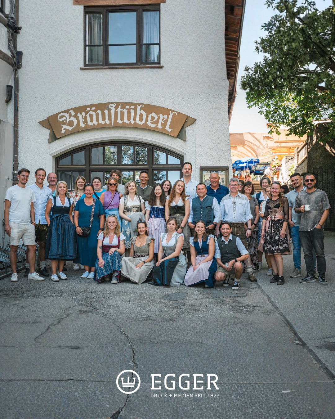 Ein paar Einblicke in unseren Betriebsausflug nach #Andechs ☀️⛴️
Unser Kollege Basti alias @street_viz hat unseren #Betriebsausflug mit der Kamera begleitet und dabei viele schöne Augenblicke, Gruppenfotos und echte Team-Momente eingefangen. 😊
Wir haben den Tag gemeinsam genossen, viel gelacht und es uns auf dem Dampfer und im Biergarten richtig gut gehen lassen. 🍻🥨
Ein herzliches Dankeschön an unsere Geschäftsleitung und das Orga-Team für die tolle Planung und diesen gelungenen Ausflug! 🙌
#eggerdruck #Teamausflug #egger