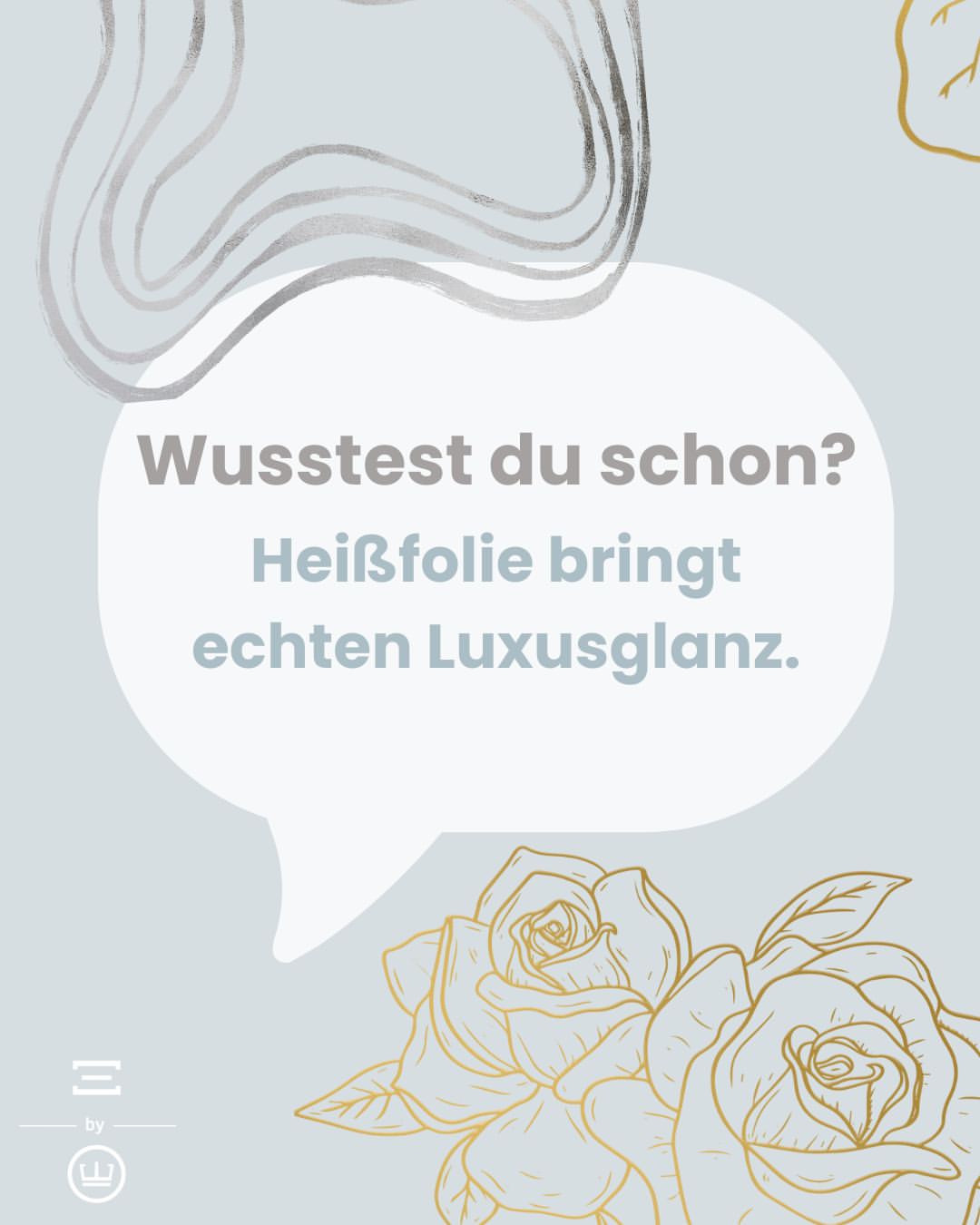 Wusstest du schon?🤔
Bei der Heißfolienprägung wird eine hauchdünne Metallic-Folie mit Hitze und Druck auf den Karton übertragen. So entstehen glänzende Effekte in Gold, Silber oder Farbe – edel, langlebig und trotzdem recycelbar.♻️
👉 Mit unserer Heißfolienprägung verleihst du deiner Verpackung den besonderen Glanz.
❓ Welche Farbe würdest du für deine Heißfolienprägung wählen – klassisches Gold, edles Silber oder bunt?
#Heißfolienprägung #Prägung #Veredelung #wusstestduschon #egger #eggerdruck #madika #verpackung #verpackungen
