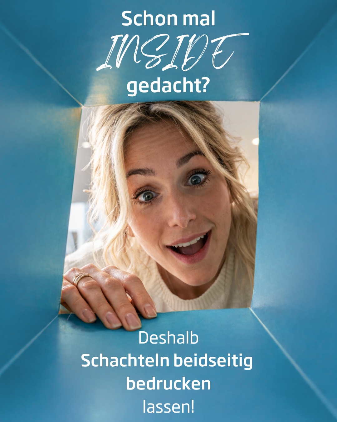 Mehr Fläche. Mehr Wirkung. Mehr Marke. 📦✨
Beidseitiger Druck macht aus einer #Verpackung ein echtes Kommunikations-Tool:
🎨 Farbe
Sorgt für Kontrast, Überraschung und Wow-Moment im richtigen Augenblick: beim Öffnen.
💬 Botschaft im Deckel
Ein kurzer Spruch oder eure Markenwerte – direkt sichtbar im emotionalsten Moment des Unboxings.
🔗 QR-Code
Leads, Videos oder Tipps. Mehr Inhalt, weniger Papier. Einfach scannen und weiterdenken.
📖 Anleitung integriert
Wichtige Hinweise direkt im Karton gedruckt. Keine losen Beileger, kein Chaos.
🌍 Mehrsprachig
Übersetzungen clever eingebunden.
So wird die Innenseite zur stärksten Fläche eurer Verpackung.
Unsere Kundenberatung unterstützt euch gerne bei der Umsetzung – von der Idee bis zur fertigen #Schachtel.
Jetzt anfragen!
📞08191 91800
#Innendruck #eggerdruck #BeidseitigerDruck